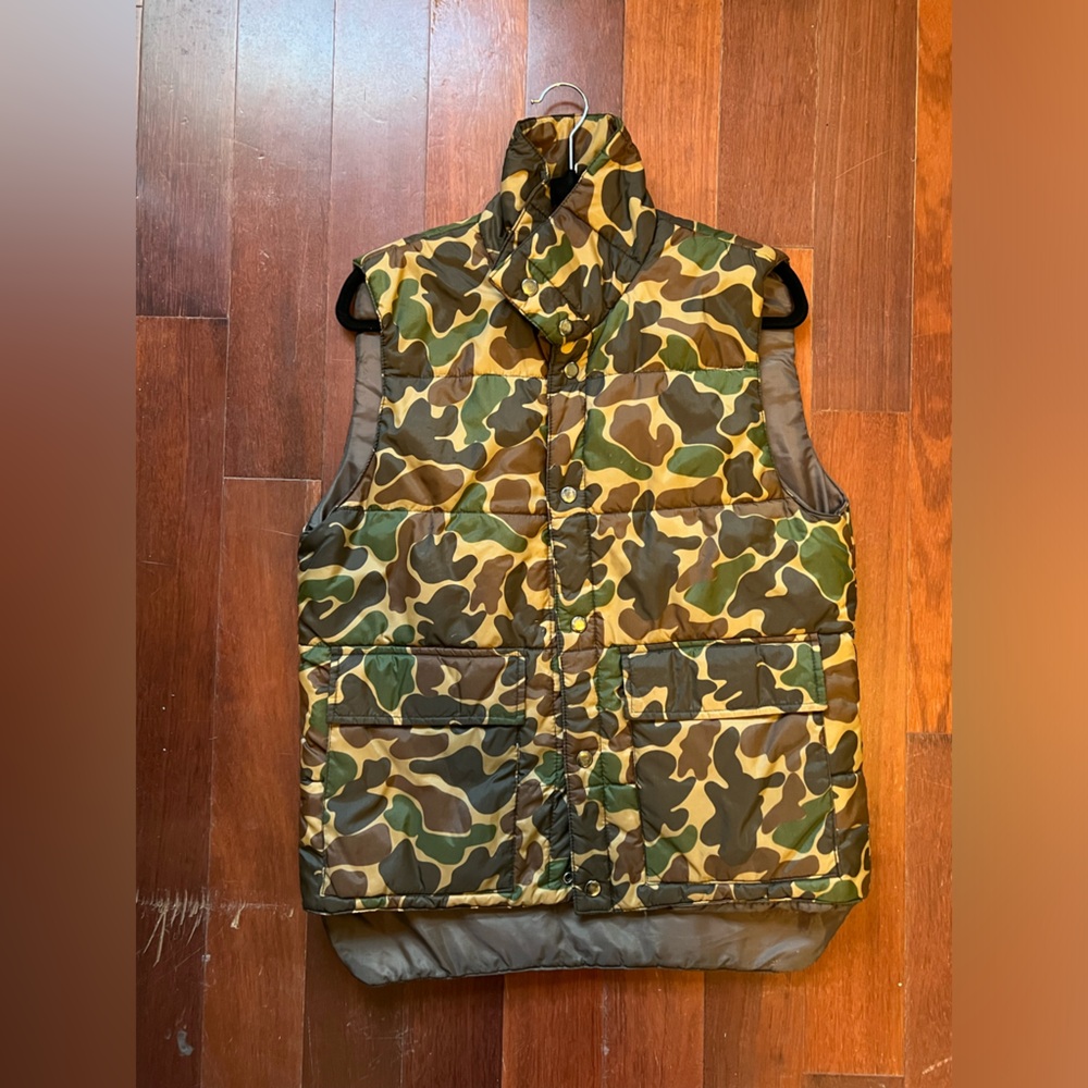 Vintage camo puffer vest